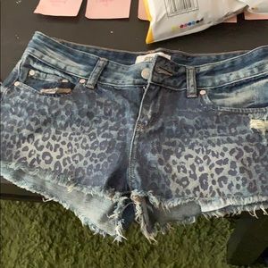 Pink shorts with leopard print detail